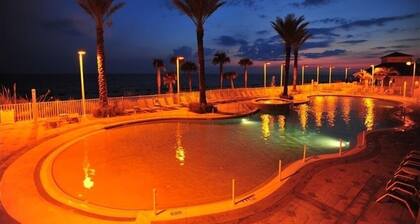 A Beautiful Ocean-Front 2BR at Boardwalk-Romanitic Sunset View