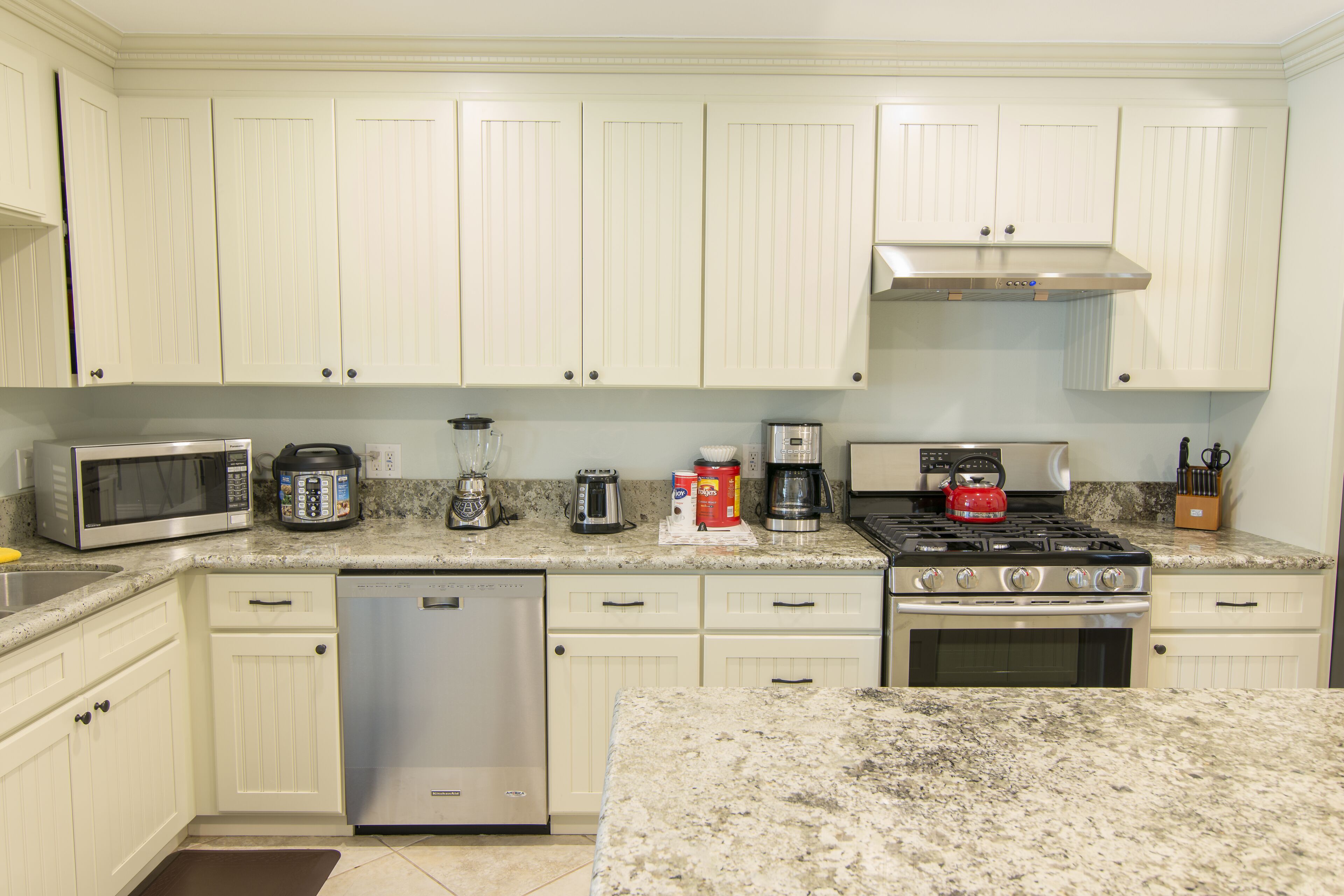 Large home by disneyland, convention, beach, stadium. Anaheim ice rink