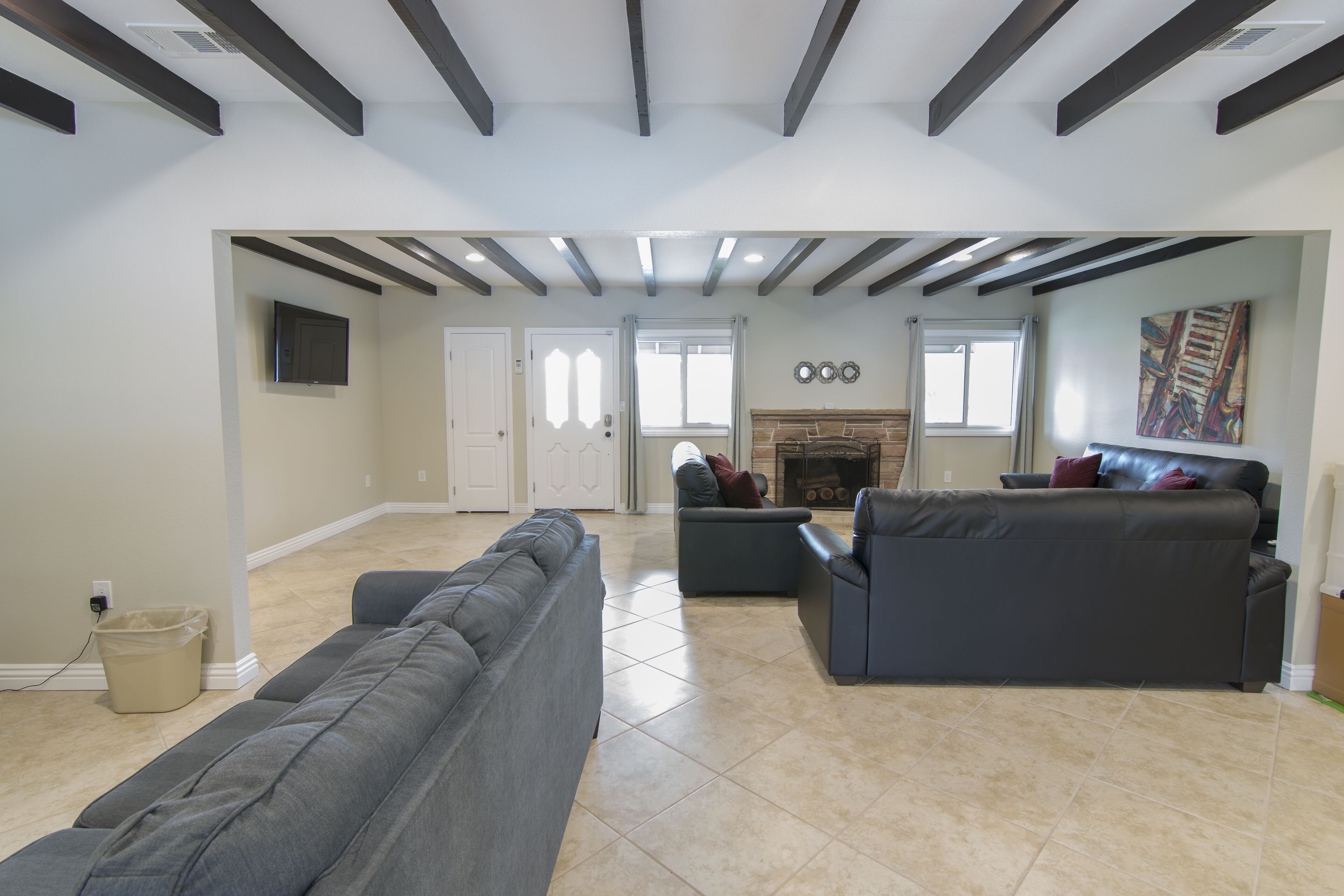 Large home by disneyland, convention, beach, stadium. Anaheim ice rink