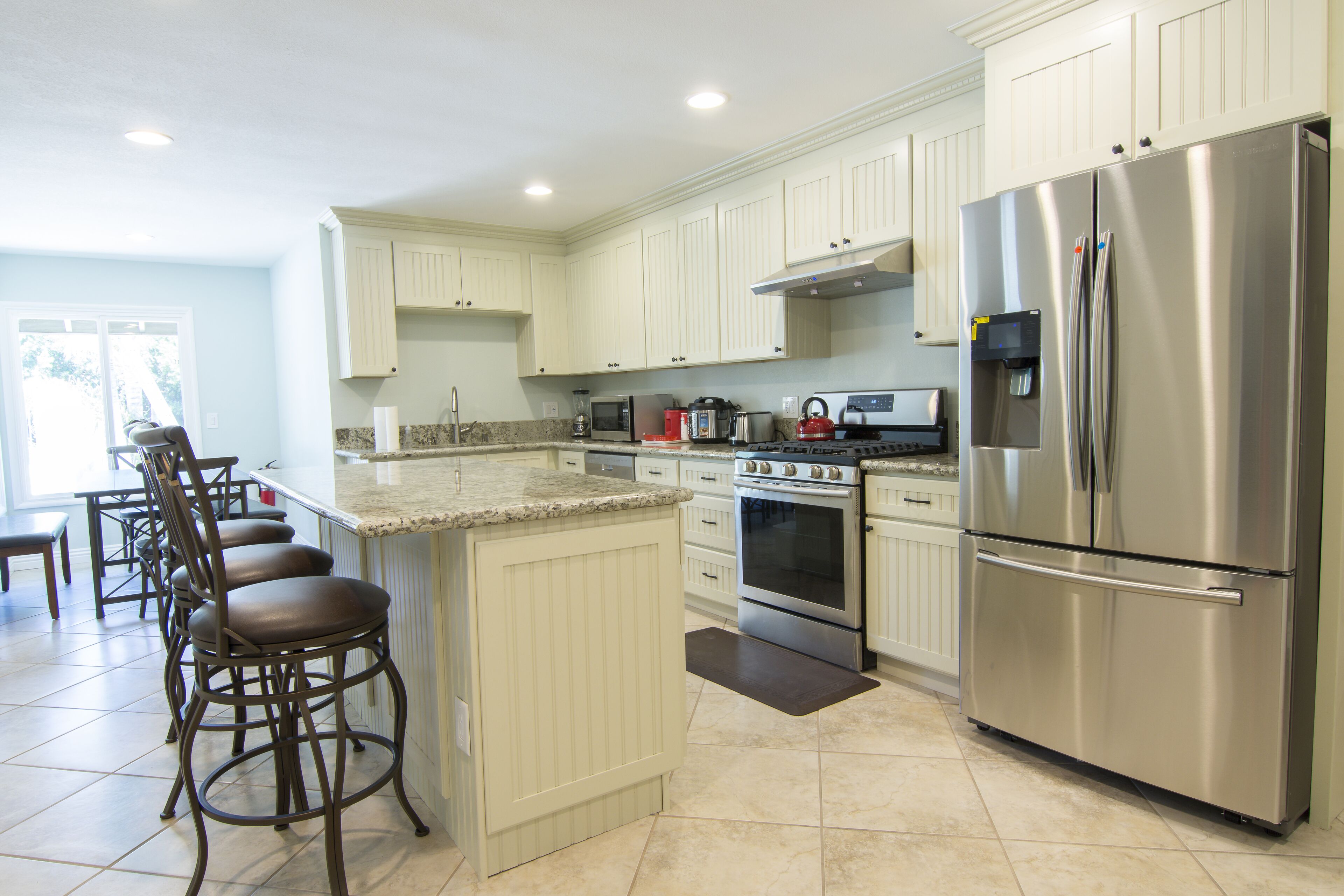 Large home by disneyland, convention, beach, stadium. Anaheim ice rink