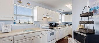 BEACHFRONT!  Million Dollar Views! Panoramic views of the Gulf!  Fall Discounts!