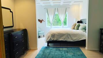 4 chambres, bureau, fer et planche à repasser, accès au Wi-Fi (inclus)