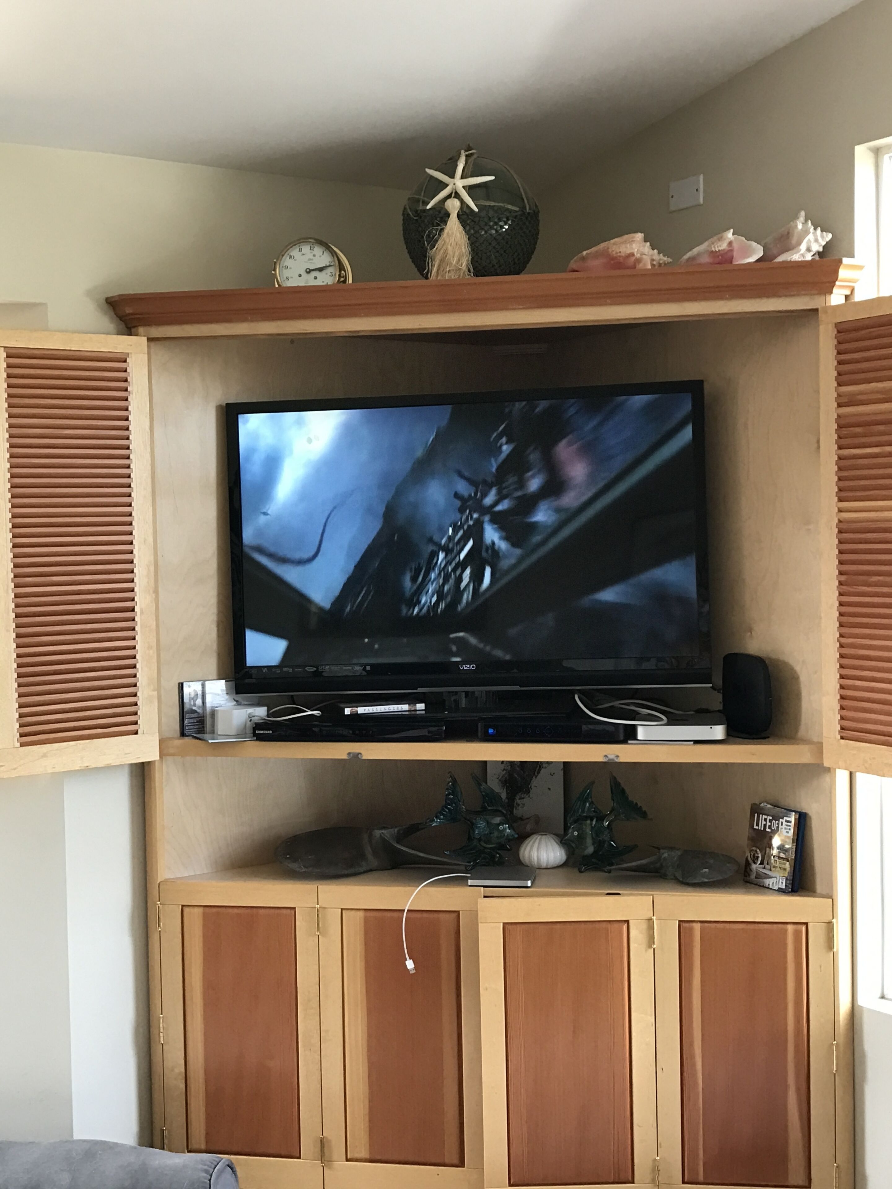 Affordable ocean view,pet friendly, hot tub, bbq,amazing yardBluebird Lost Coast