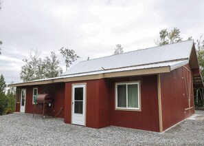 Exterior - Mountainview Boathouse Apartment. (Delta Junction)