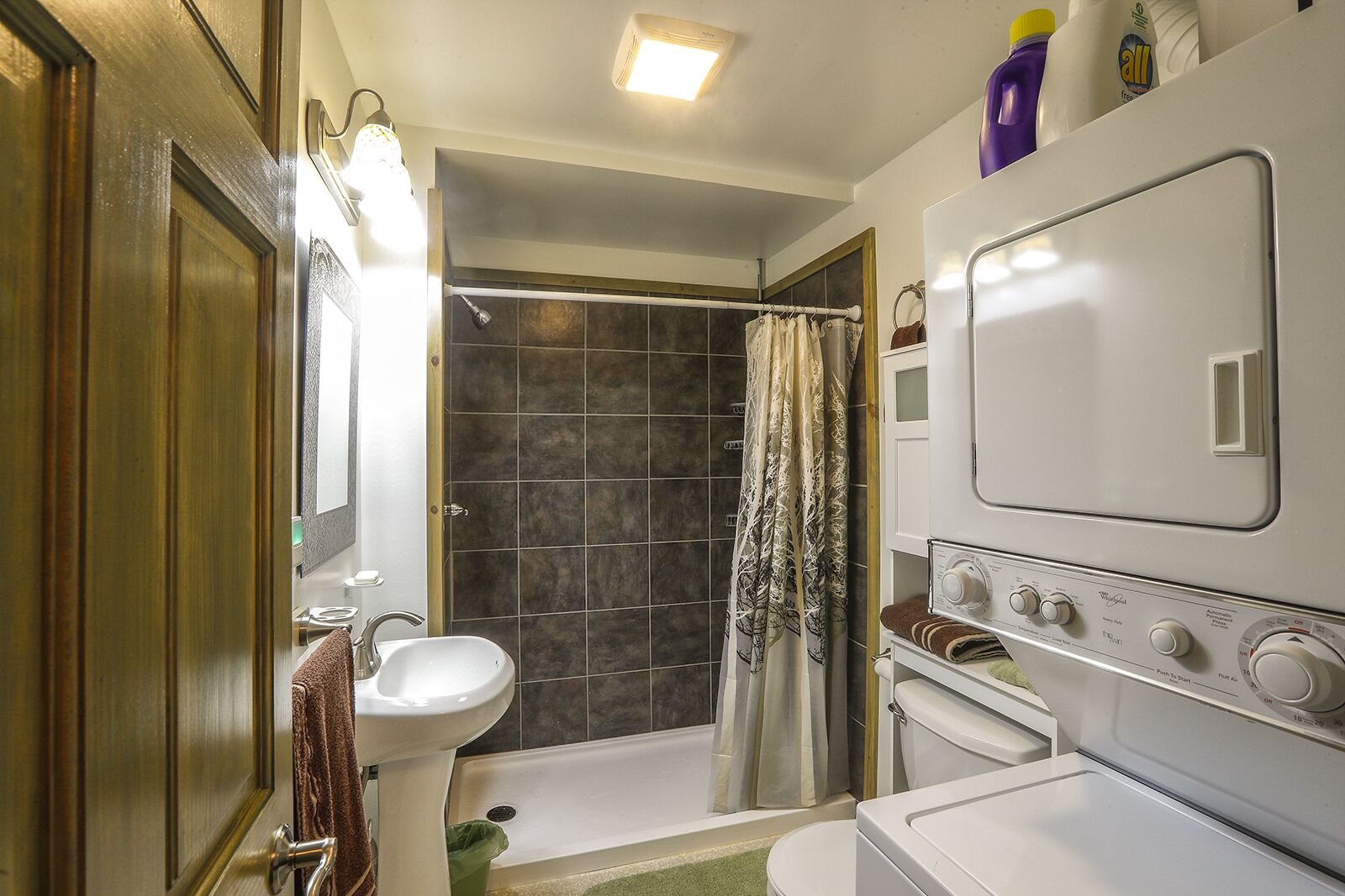 Mountainview Boathouse Apartment.