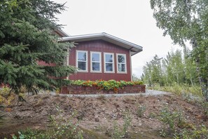 Exterior - Mountainview Boathouse Apartment. (Delta Junction)