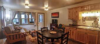 Mountainview Boathouse Apartment.