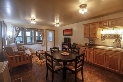 Mountainview Boathouse Apartment.