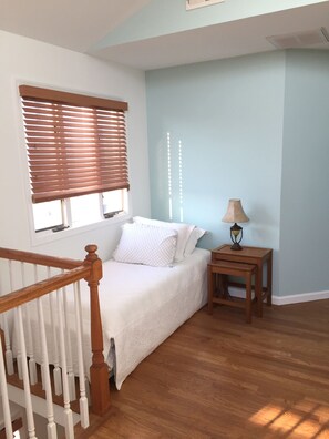 4 bedrooms, desk, free WiFi
