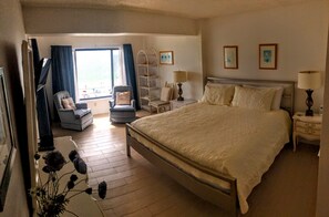 3 habitaciones, tabla de planchar con plancha, wifi y ropa de cama 