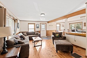 Smart TV, DVD player, streaming services, stereo