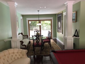 TV, books, video library, stereo - Quiet Neighborhood Pool Home Close To Everything (Stuart)