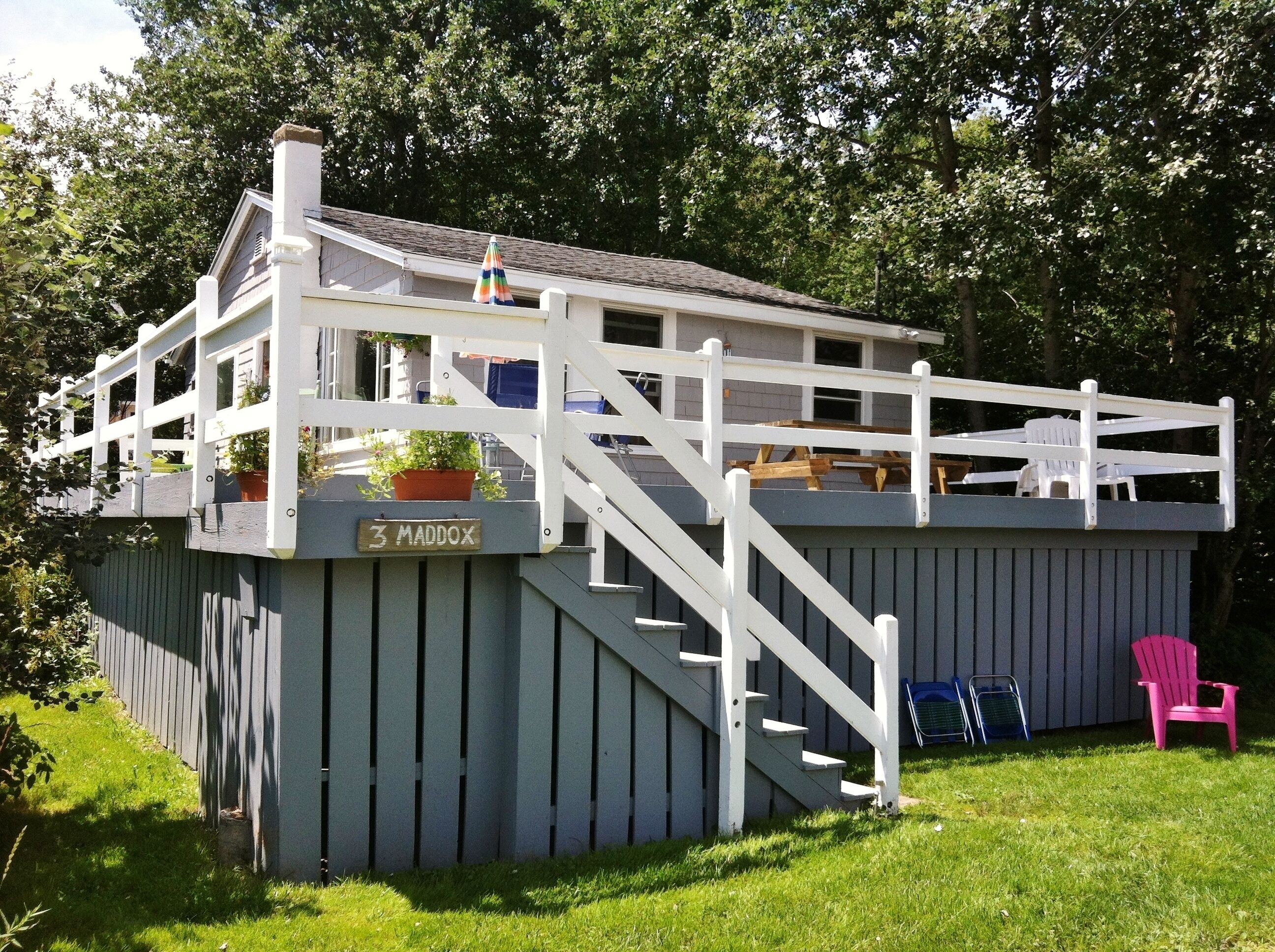 Cute & Affordable 2 BR cottage, steps from beach, large deck & beautiful views
