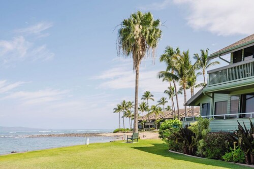 Gorgeous renovated 3-Bedroom/3-Bath Oceanfront Condo!!