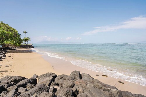 Gorgeous renovated 3-Bedroom Oceanfront Condo!!  YEAR END SPECIAL RATES