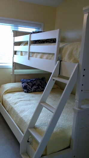 2 dormitorios, tabla de planchar con plancha, wifi gratis y ropa de cama