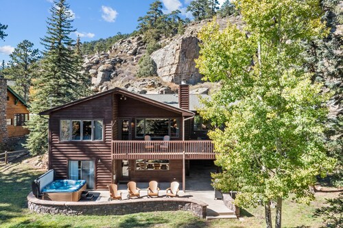 Soaring Eagle River - 5 bedroom luxury home on River with Hot Tub