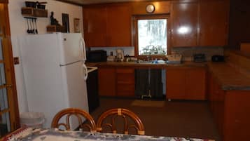 Microwave, oven, stovetop, coffee/tea maker