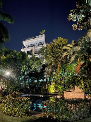 Private Oasis - Luxury 3BR/3BA Villa with Garden and Pool