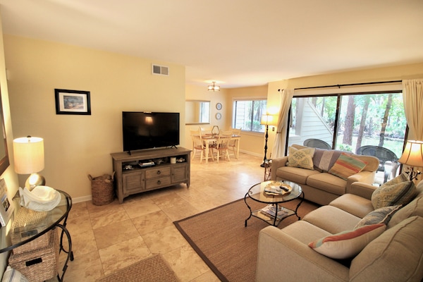 Entry to condo/Living room