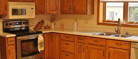 Frigorífic, microones, forn i placa de cuina