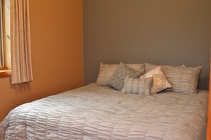 4 bedrooms, iron/ironing board, WiFi, bed sheets - Countryside near Hyde on the 2 and 41 (Bark River)