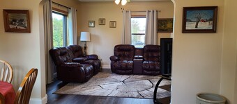 Maaseudulla lähellä Hyde on 2 ja 41