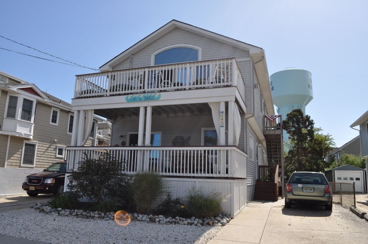 "Life Is Swell" Duplex - Walking Distance To Beach & Downtown!