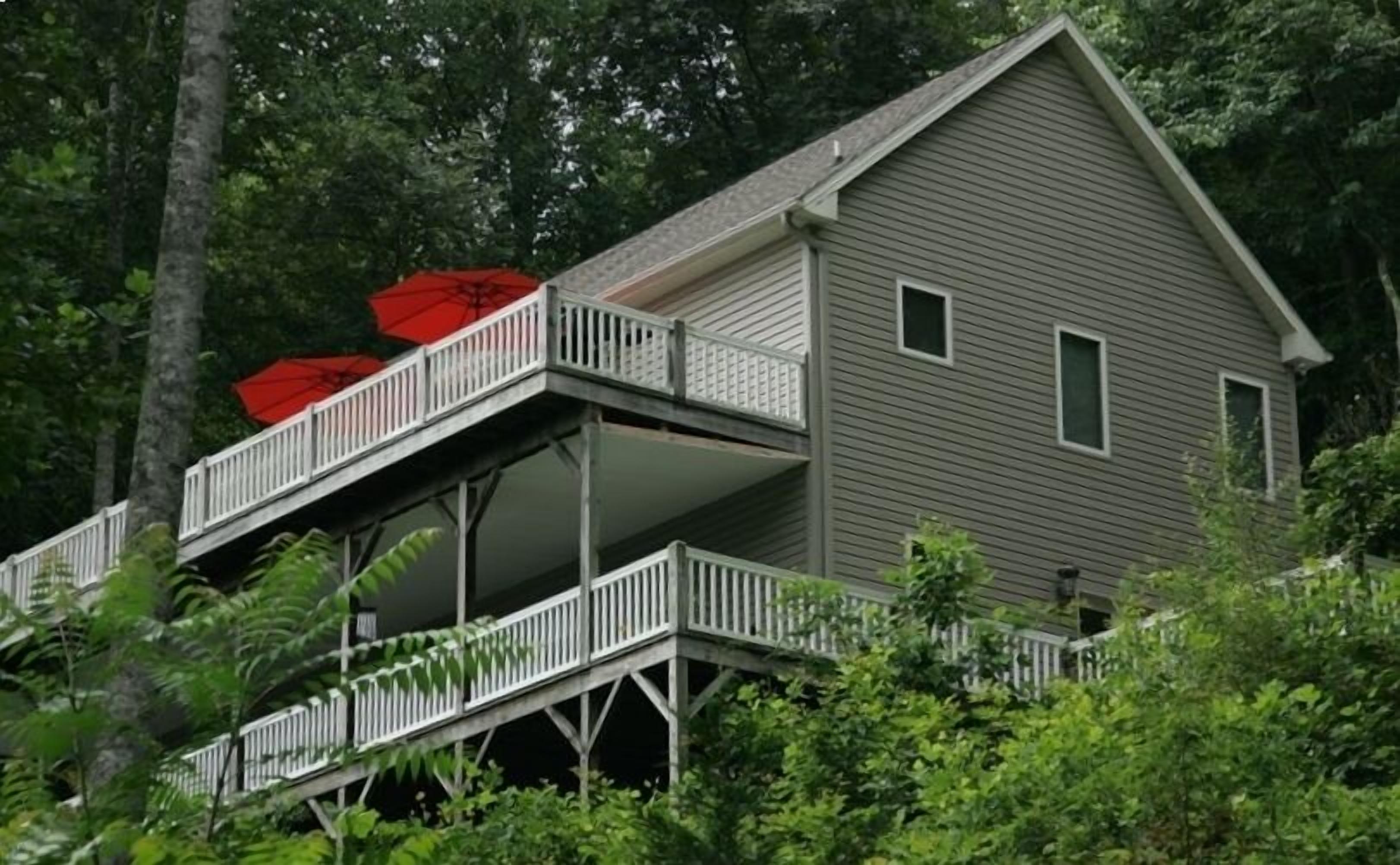 Tranquil Blue Ridge Mountain Retreat on 10 Acres, Dog Friendly, Firepit