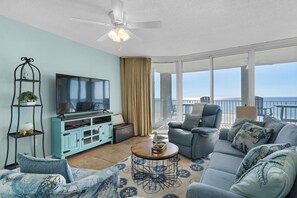 Smart-TV, videospill, DVD-spiller og stereoanlegg