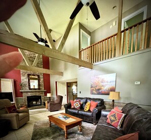 Smart TV, fireplace, DVD player - Wilson Lake,Private dock RTJ Golf Close by  Last min Discount for the Holiday’s (Town Creek)