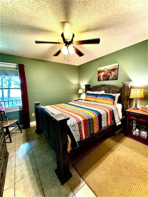 3 bedrooms, iron/ironing board, free WiFi, bed sheets - Wilson Lake,Private dock RTJ Golf Close by  Last min Discount for the Holiday’s (Town Creek)