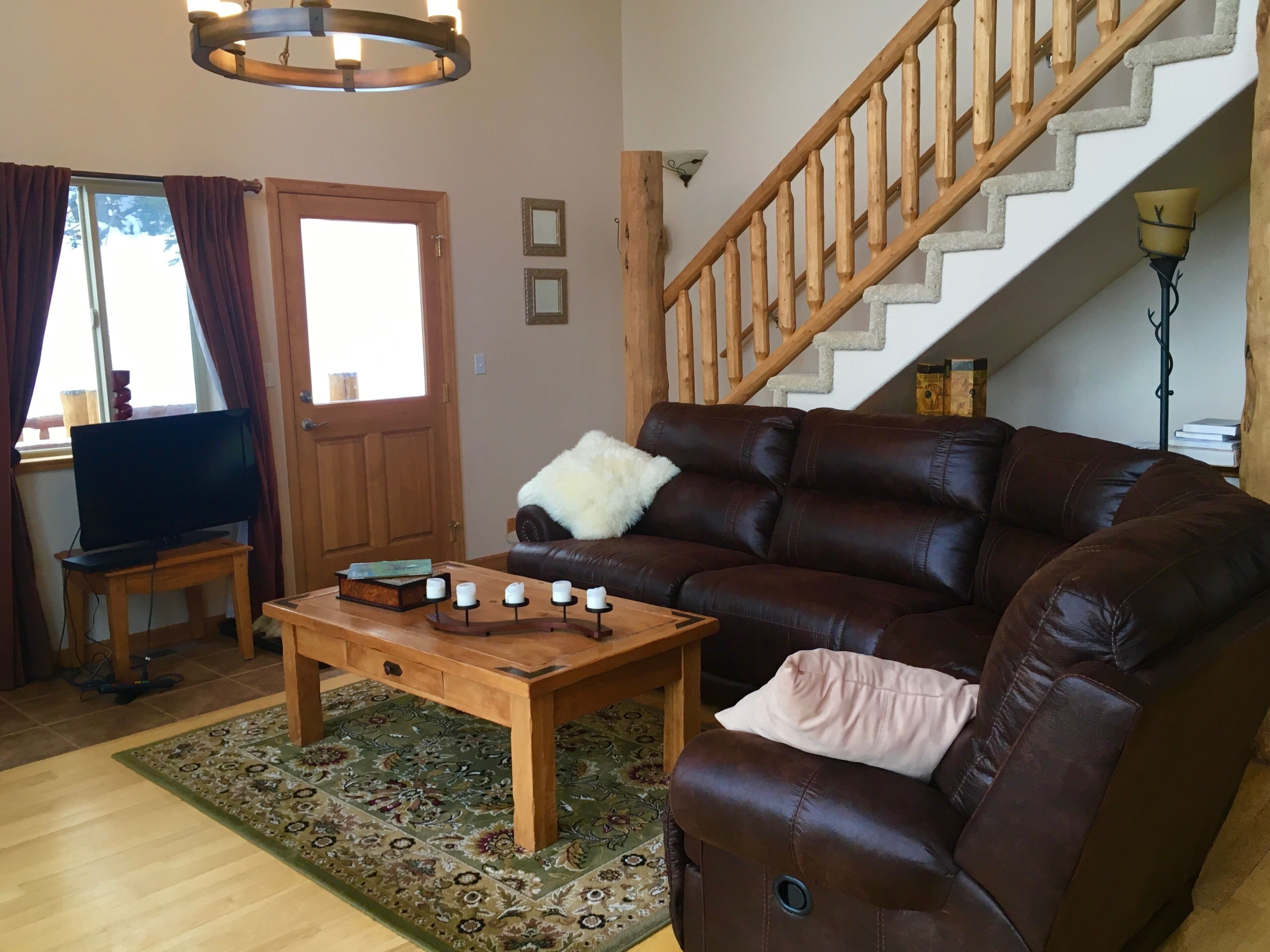 Spectacular Views from a Beautiful Mountain Retreat with Hot Tub