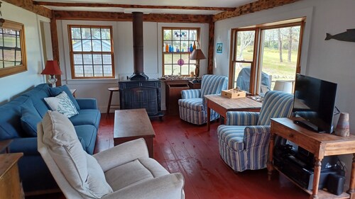 Classic Chappy Beach House, big water views, near the water