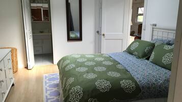 6 bedrooms, WiFi, bed sheets