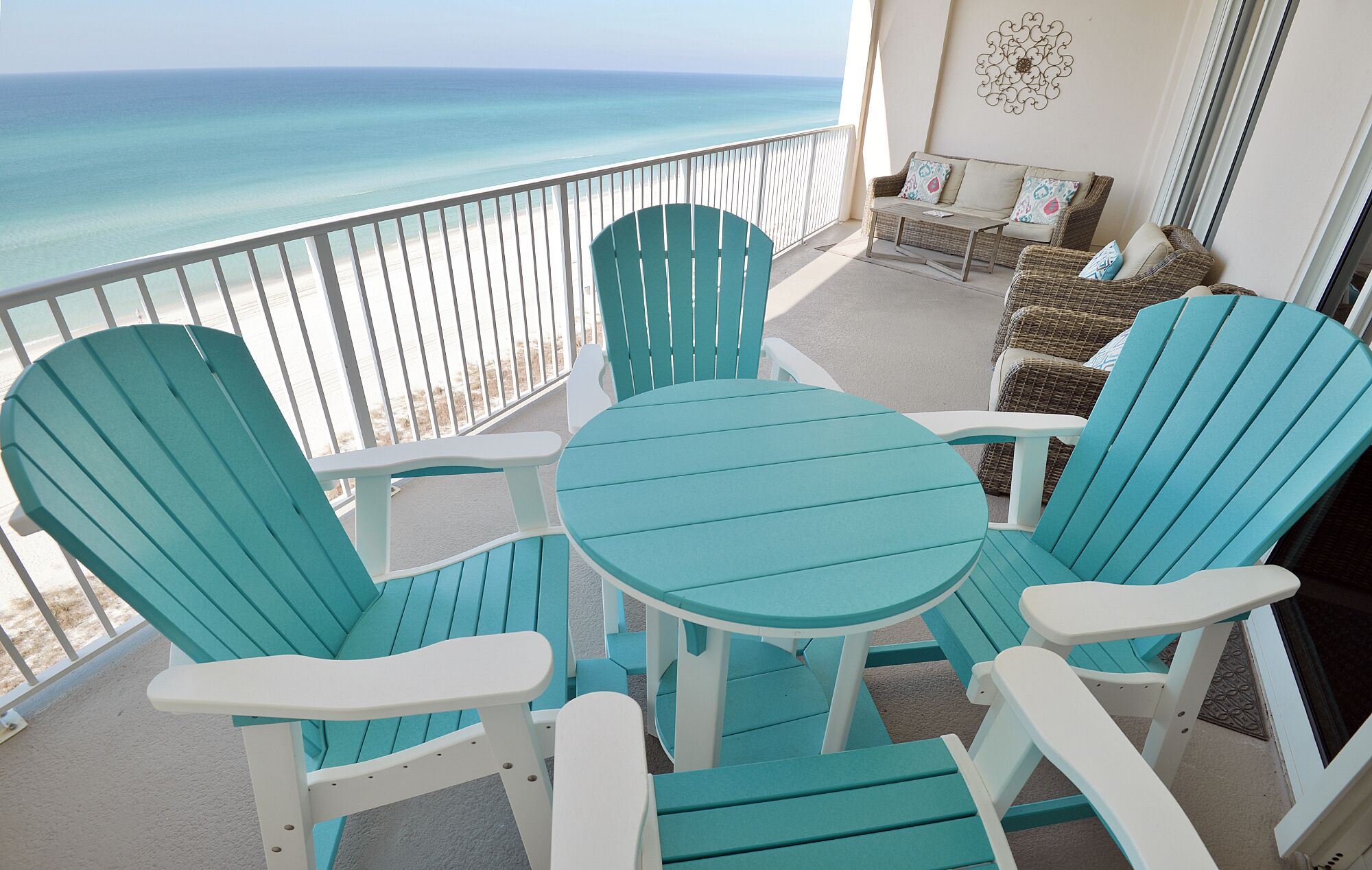 Beach Front-Beach Service Chairs Included-FREE High Speed Wifi-5 Star Experience