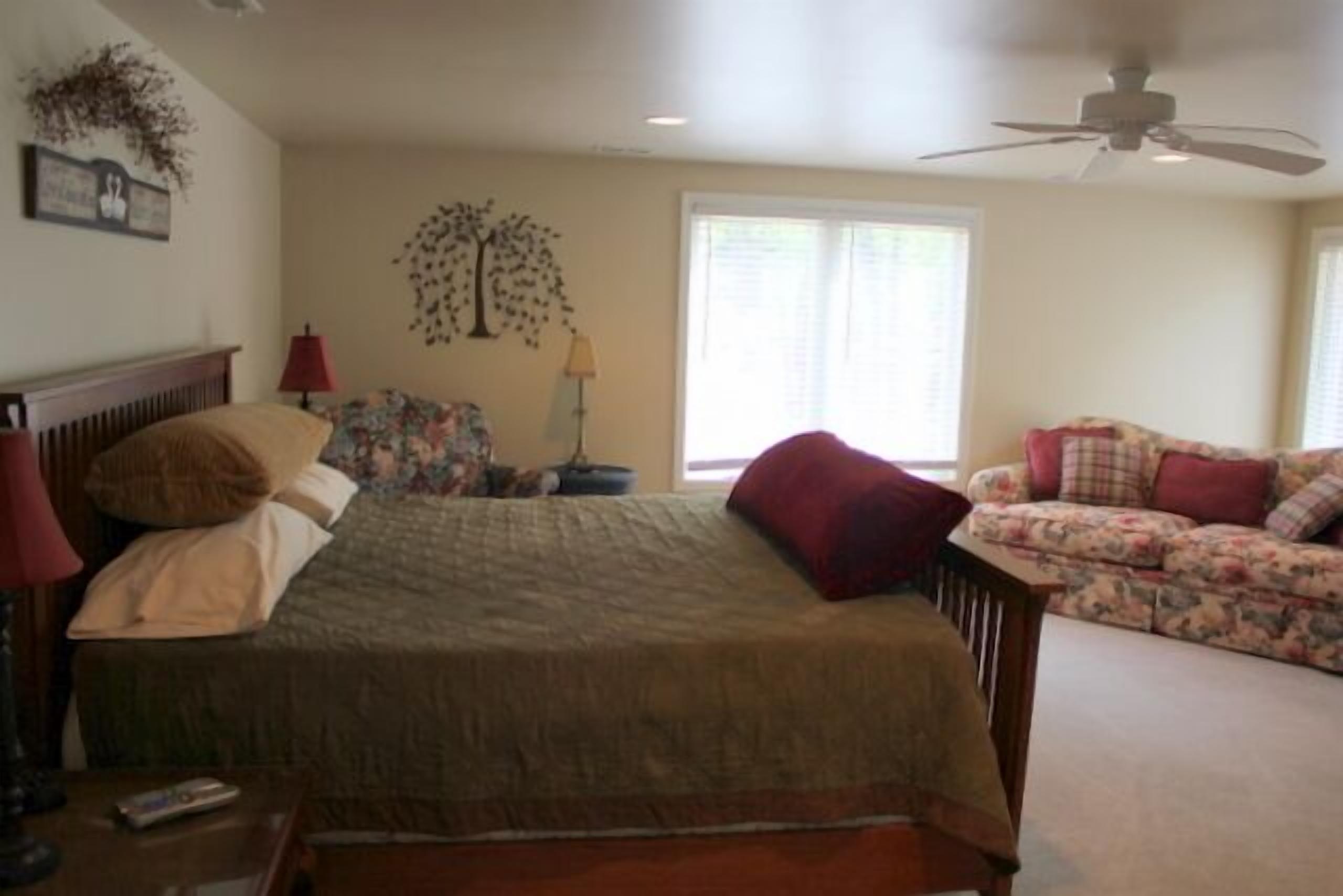 2024 Calendar Now Open! "ON LAKE TIME" Lakefront Paradise - Kerr Lake