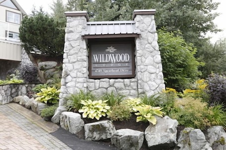 Detalle exterior. An Upscale, Ski In Haven at Blackcomb Base - Minutes from Whistler Village