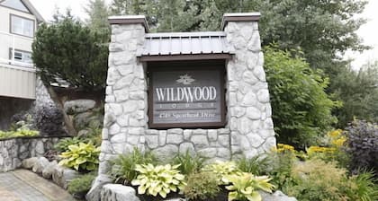 Ein gehobenes, Ski In / Out Haven am Blackcomb Basis - Nur wenige Minuten von Whistler Village