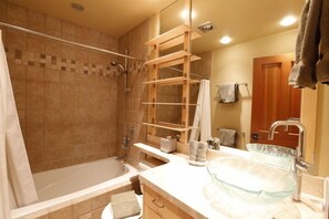Combined shower/tub, hair dryer, towels, soap - An Upscale, Ski In Haven at Blackcomb Base - Minutes from Whistler Village (Whistler)