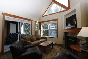Smart TV, fireplace, DVD player, stereo - An Upscale, Ski In Haven at Blackcomb Base - Minutes from Whistler Village (Whistler)