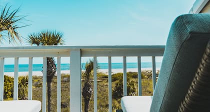 Lovely Oceanfront Townhouse with golf cart and oceanfront pool access