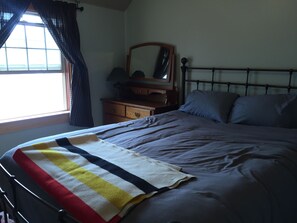 2 habitaciones, escritorio, wifi y ropa de cama 