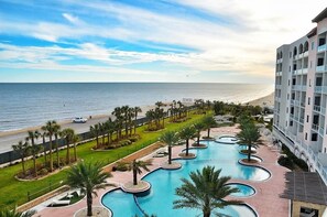 من حمّامات السباحة المغطاة، حمّام سباحة خارجي