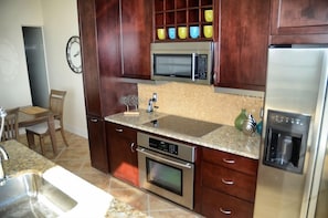 Fridge, microwave, oven, stovetop - GREAT GALVESTON GETAWAY! STRESS-FREE BEACH VACATION! (Galveston)