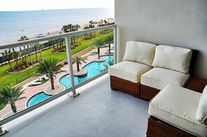 Piscine couverte, piscine extérieure