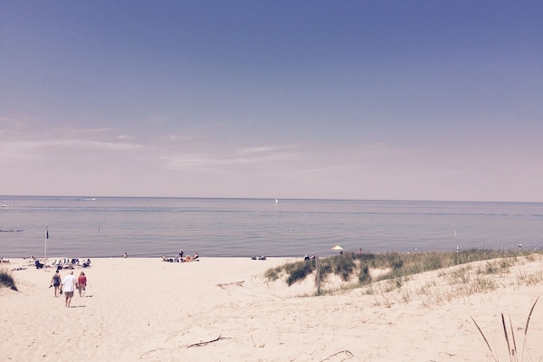 Platja a a prop, gandules de platja i tovalloles de platja