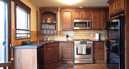Elegant Penthouse 2 blocks from Sonoma Plaza.