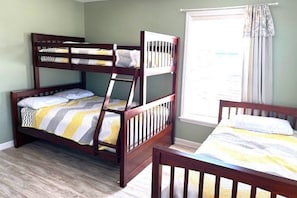 5 bedrooms, desk, iron/ironing board, free WiFi