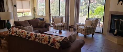 Televisio, takka, DVD-soitin